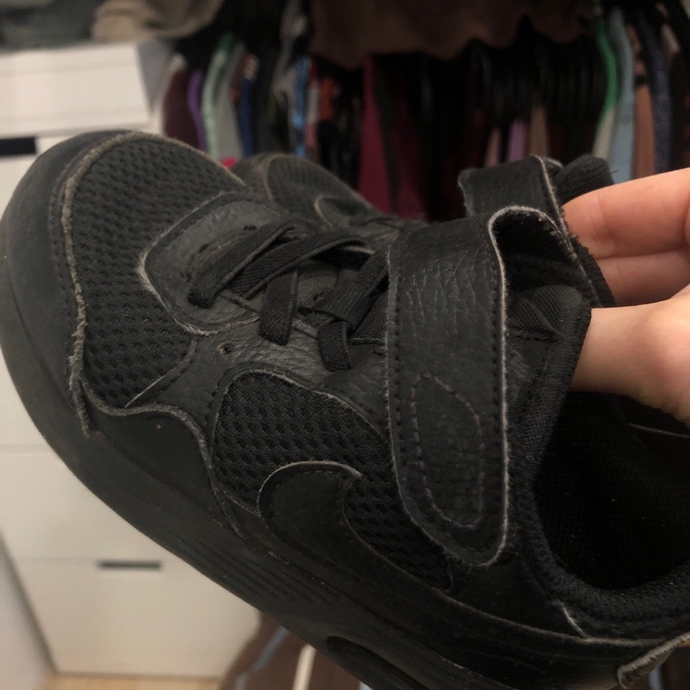 Nike Black Sneakers w/ Velcro Strap 10C Toddler Girl Boy Very Good Condition - Picture 2 of 6